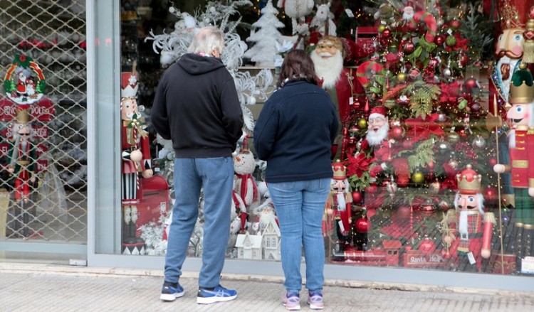 Επαναλειτουργούν τα εποχικά καταστήματα – Αυστηροί έλεγχοι για την τήρηση των μέτρων