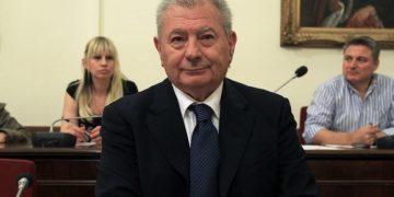 Ο Σήφης Βαλυράκης στην Επιτροπή Θεσμών και Διαφάνειας της Βουλής (φωτ.: ΑΠΕ-ΜΠΕ / Συμέλα Παντζαρτζή)