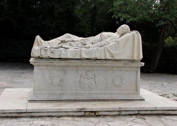 Το ταφικό μνημείο του Αλέξανδρου Υψηλάντη στο πεδίο του Άρεως (φωτ.: ΑΠΕ-ΜΠΕ / ΓΕΣ / STR)