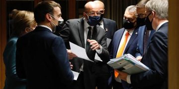 Από αριστερά: Μισέλ, Ορμπάν, Μοραβιέτσκι, Τράνχολμ-Μίκελσεν, Μακρόν και Μέρκελ (φωτ.: EU / Dario Pignatelli)