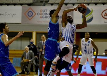 Εικόνα από το παιχνίδι Λάρισα-Ιωνικός Νίκαιας για την 7η αγωνιστική της Α1 ανδρών, στο κλειστό ΕΑΚΛ (φωτ.: ΑΠΕ-ΜΠΕ / Αποστόλης Ντόμαλης)