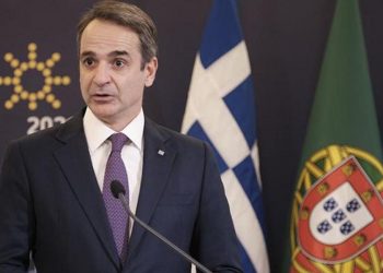 Ο Κυριάκος Μητσοτάκης κάνει δηλώσεις μαζί με τον Πορτογάλο ομόλογό του Αντόνιο Κόστα που δεν εικονίζεται, στη Λισαβόνα, τη Δευτέρα 11 Ιανουαρίου 2021 (φωτ.: ΑΠΕ-ΜΠΕ / Γρ. Τύπου Πρωθυπουργού/ Δημήτρης Παπαμήτσος)