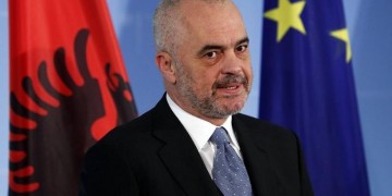 Ο Έντι Ράμα ζητά από την Ελλάδα πολεμικές αποζημιώσεις (φωτ. αρχείου: EPA / Felipe Trueba)