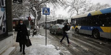 Προβλήματα στις μετακινήσεις υπάρχουν ακόμα σε κάποια σημεία των βορείων προαστίων (φωτ.: ΑΠΕ-ΜΠΕ / Αλέξανδρος Βλάχος)