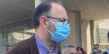 Ο Δρόσος Τσαβλής μιλάει στους δημοσιογράφους, σήμερα (φωτ.: amna.gr)