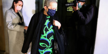 Η Ελένη Κούρκουλα κατά την προσέλευσή της στην Ευελπίδων (φωτ: ΑΠΕ-ΜΠΕ/Αλέξανδρος Μπελτές)