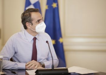 Ο πρωθυπουργός προεδρεύει, μέσω τηλεδιάσκεψης, στο υπουργικό συμβούλιο στο Μέγαρο Μαξίμου (φωτ.: ΑΠΕ-ΜΠΕ /Γρ Τύπου Πρωθυπουργού/Δημήτρης Παπαμήτσος)