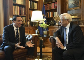 Ο Βασίλης Παπαστεργιάδης σε παλαιότερη συνάντηση με τον Προκόπη Παυλόπουλο (φωτ.: ΑΠΕ-ΜΠΕ / Γιάννης Κολεσίδης)