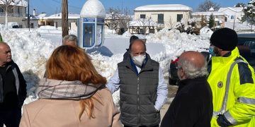 Επίσκεψη στις πληγείσες του Δήμου Ιστιαίας-Αιδηψού (φωτ.: Facebook / Περιφέρεια Στερεάς Ελλάδας)