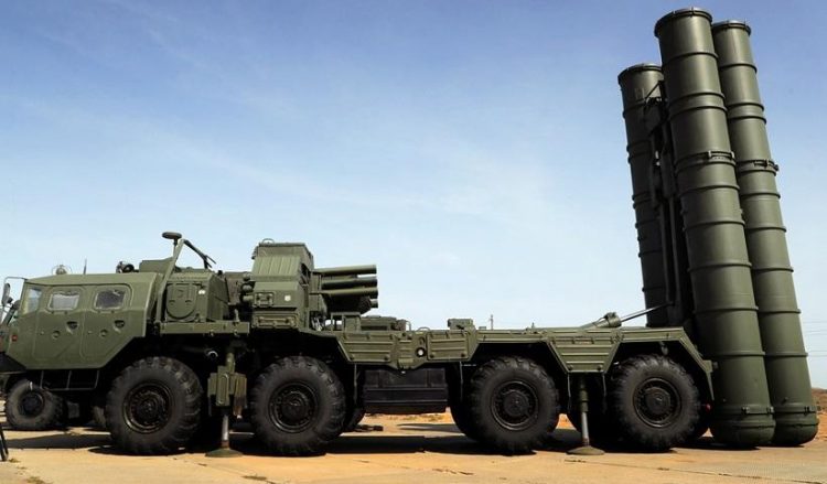 Το πυραυλικό σύστημα αεράμυνας S-400 (φωτ. αρχείου: EPA / Maxim Shipenkov)
