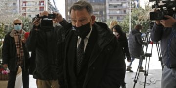 Ο συνήγορος υπεράσπισης του τέως καλλιτεχνικού διευθυντή του Εθνικού Θεάτρου Δημήτρη Λιγνάδη, Αλέξης Κούγιας προσέρχεται στον Άρειο Πάγο προκειμένου να καταθέσει αναφορές κατά δικαστών (φωτ.: ΑΠΕ-ΜΠΕ / Αλέξανδρος Βλάχος)