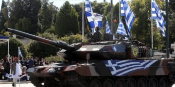 Μηχανοκίνητα τμήματα του Στρατού στη στρατιωτική παρέλαση επί της Λεωφόρου Αμαλίας, στο πλαίσιο των εορτασμών για την επέτειο της Επανάστασης του 1821, το 2019 (φωτ.: ΑΠΕ-ΜΠΕ/  Συμέλα Παντζαρτζή)