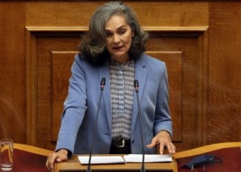 Η βουλευτής του ΜέΡΑ 25 Σοφία Σακοράφα και πρόεδρος του ΣΕΓΑΣ (φωτ.: ΑΠΕ-ΜΠΕ /Ορέστης Παναγιώτου)