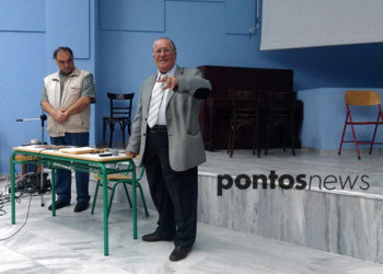 Στιγμιότυπο από διάλεξη για τον Ελληνισμό της Ανατολής, που είχαν  συνδιοργανώσει ο Πανελλήνιος Σύνδεσμος Ποντίων Εκπαιδευτικών, η Εύξεινος Λέσχη Θεσσαλονίκης και ο Δήμος Θεσσαλονίκης. Ο Στάθης Πελαγίδης (δεξιά ) και ο Κώστας Ανθόπουλος τότε αντιπρόεδρος του Πανελληνίου Συνδέσμου Ποντίων Εκπαιδευτικών  (φωτ. αρχείου: Ρωμανός Κοντογιαννίδης)