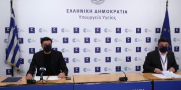 Ο υπουργός Υγείας Βασίλης Κικίλιας και ο υφυπουργός Πολιτικής Προστασίας και Διαχείρισης Κρίσεων Νίκος Χαρδαλιάς (φωτ.: ΑΠΕ-ΜΠΕ /Ορέστης Παναγιώτου)