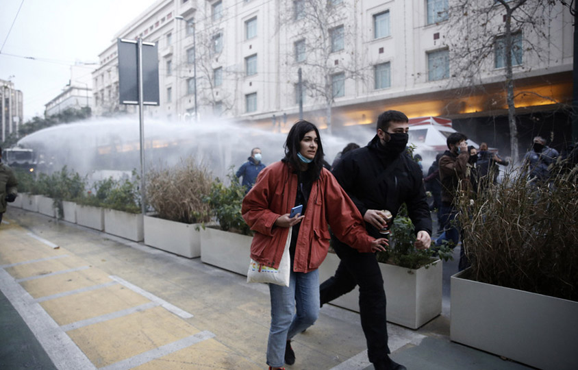 Η ΕΛΑΣ διέλυσε πορεία για τον Κουφοντίνα στο κέντρο της Αθήνας (photo)