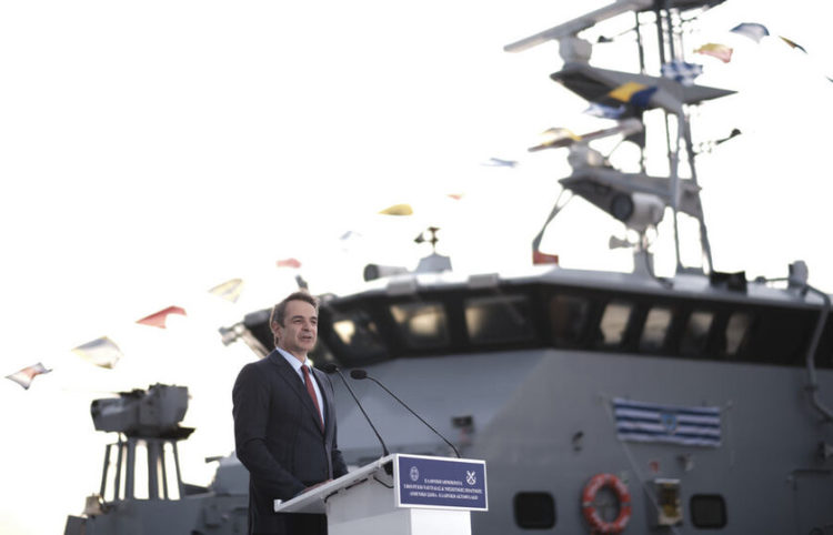 Ο πρωθυπουργός Κυριάκος Μητσοτάκης μιλάει στην τελετή παραλαβής των νέων σκαφών του Λιμενικού Σώματος (Φωτ.: ΑΠΕ-ΜΠΕ/ Γραφείο Τύπου Πρωθυπουργού/ Δημήτρης Παπαμήτσος)