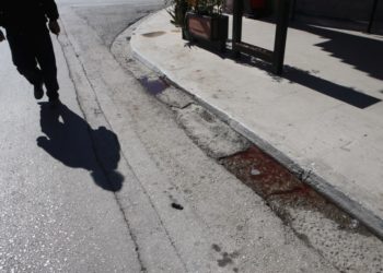 Tο σημείο όπου δολοφονήθηκε ο 58χρονος Μιχάλης Κ., χθες το βράδυ, Μεταμόρφωση (φωτ.: ΑΠΕ-ΜΠΕ / Παντελής Σαΐτας)