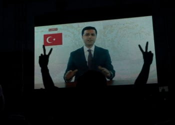Κινήσεις υποστήριξης για τον Σελαχατίν Ντεμιρτάς το 2018 (φωτ.: EPA/ Sedat Suna)