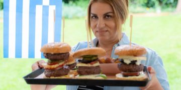 Η αγαπημένη σεφ Μυρσίνη Λαμπράκη που συμμετέχει στο διαγωνισμό (φωτ.: ΑΠΕ-ΜΠΕ)