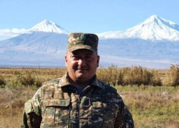 Ο Δήμαρχος της πόλης Γεράσκ, Ράντ Ογκίκιαν, ο οποίος τραυματίστηκε από τα πυρά που εξαπέλυσανοι Αζέροι στο χωριό του (φωτό:Armenpress)
