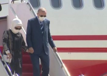 Ο Ερντογάν και Εμινέ, κατά την άφιξή τους στα Κατεχόμενα της Κύπρου