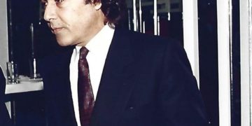 Ο Τόλης Βοσκόπουλος σε επίσκεψη στα εγκαίνια  γυμναστηρίου φίλου του (φωτό: Pontosnews)