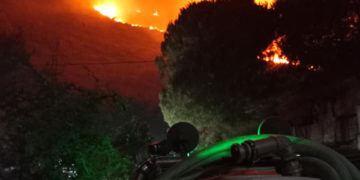 Η φωτιά στη νότια Κεφαλονιά (φωτ.: Facebook / Διονύσης Παπαδάτος)