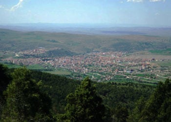 Άποψη της πόλης Ακ Νταγ Ματέν (πηγή: akdagRehberi)