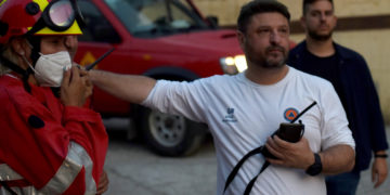 Φωτογραφία αρχείου που εικονίζει τον  υφυπουργό Πολιτικής Προστασίας και Διαχείρισης Κρίσεων Νίκο Χαρδαλιά να πραγματοποιεί αυτοψία στην φωτιά που βρίσκεται σε εξέλιξη σε δασική έκταση στην περιοχή Ζήρια, του Δήμου Αιγιαλείας Αχαΐας, το Σάββατο 31 Ιουλίου 2021 (φωτ.: ΑΠΕ-ΜΠΕ/ Γιώτα Λοτσάρη)