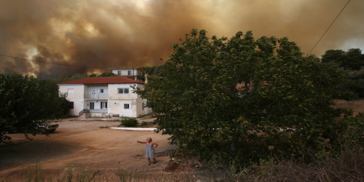 Εικόνα από το χωριό Βύλιζα, στην Αρχαία Ολυμπία (φωτ.: EPA/ Orestis Panagiotou)