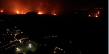 Σημερινές εικόνες από τις εστίες στη Μεσσηνία (Φωτ.: YouTube)