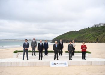 Η αναμνηστική φωτογραφία από τη G7 στην Κορνουάλη της Βρετανίας (φωτ.: EPA/NEIL HALL/INTERNATIONAL POOL)