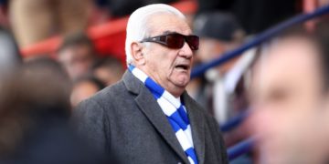 Ο Γιάννης Μαντζουράνης στις κερκίδες του αγώνα ποδοσφαίρου Πανιώνιος - ΠΑΣ Γιάννινα για την 1η αγωνιστική του πρωταθλήματος Super League στο γήπεδο της Νέας Σμύρνης, το 2017. Ο αγώνας έληξε με ισοπαλία 1-1 (φωτ.: ΑΠΕ-ΜΠΕ/ ΣΠΥΡΟΣ ΧΟΡΧΟΥΜΠΑΣ)