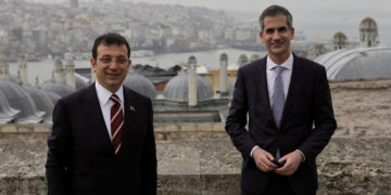 Εκρέμ Ιμάμογλου και Κώστας Μπακογιάννης στην Κωνσταντινούπολη (φωτ.: Δήμος Αθηναίων)