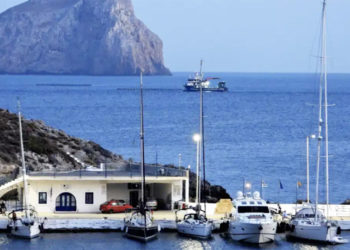 Τουρκικά αλιευτικά  στο Καψάλι των Κυθήρων (φωτ.: kythera.news / George Samios)
