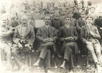 Μαθητές και δάσκαλοι στη Σάντα του Πόντου (πηγή: «Ψηφιακή Σάντα»)
