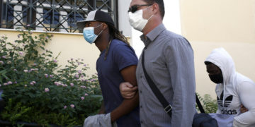 Ο ποδοσφαιριστής του Ολυμπιακού Ρούμπεν Σεμέδο οδηγείται στον ανακριτή για να απολογηθεί σχετικά με την κατηγορία για βιασμό που του έχει απαγγελθεί, Αθήνα, Τρίτη 31 Αυγούστου 2021 (φωτ.: ΑΠΕ-ΜΠΕ/ Γιάννης Κολεσίδης)