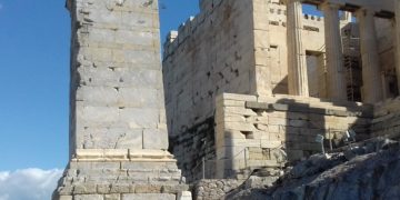 Η βάση του η βάση του μνημείου του Αγρίππα (φωτ. αρχείου: twitter.com/STAMATAKISMICHA)