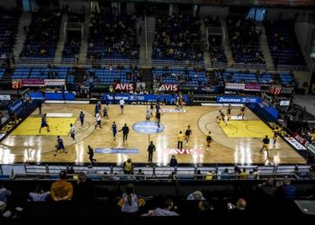 Πανοραμική όψη του Ολυμπιακού Κέντρου Άνω Λιοσίων που στεγάζει πλέον την ομάδα της ΑΕΚ,  κατά τη διάρκεια του αγώνα ΑΕΚ - ΛΑΡΙΣΑ,  για την 2η αγωνιστική του πρωταθλήματος της Basket League, στο Ολυμπιακό Κέντρο Άνω Λιοσίων 
(Φωτ.: EPA / Παναγιώτης Μοσχανδρέου)