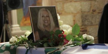 Η σορός  της Προέδρου του Κινήματος Αλλαγής,  Φώφης Γεννηματά  σε λαϊκό προσκύνημα στην Μητρόπολη Αθηνών (φωτ.: EUROKINISSI / Γιελάντα Ντελάι)