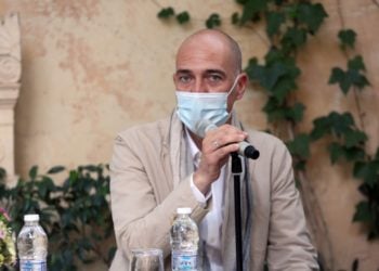 Ο Γιάννης Μόσχος στην παρουσίαση του προγράμματος του Εθνικού Θεάτρου για τη θερινή και τη χειμερινή σεζόν, τον περασμένο Ιούνιο (φωτ.: ΑΠΕ-ΜΠΕ/Αλέξανδρος Μπελτές)