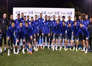 Οι παίκτες και το προπονητικό επιτελείο της Εθνικής Ομάδας