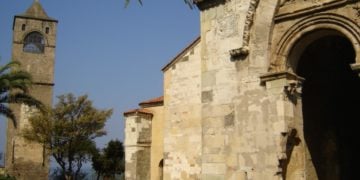 Ο Πύργος στα δυτικά της Αγίας Σοφίας Τραπεζούντας (φωτ.: Θωμαΐδα Κιζιρίδου)