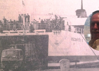 Το «Viscountess M» με την ελληνική σημαία και δεξιά ο καπετάνιος Γιώργος Σαμιωτάκης. Η φωτογραφία του πλοίου από το αρχείο του περιοδικού «Εφοπλιστής»