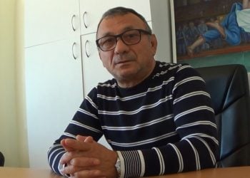 O Νίκος Ηλιάδης στο γραφείο του προπονητικού κέντρου στην Αθήνα, Οκτώβριος 2021  (φωτ.: Βασίλης Τσενκελίδης)