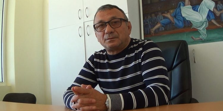 O Νίκος Ηλιάδης στο γραφείο του προπονητικού κέντρου στην Αθήνα, Οκτώβριος 2021  (φωτ.: Βασίλης Τσενκελίδης)