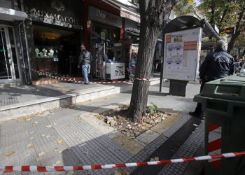 Το ψιλικατζίδικο στην οδό Γρ. Λαμπράκη όπου έγινε η φονική ληστεία με θύμα τον 44χρονο Μάριο (Φωτ.: ΜΟΤΙΟΝΤΕΑΜ / Γιώργος Κωνσταντινίδης)