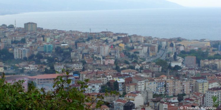 Άποψη της σύγχρονης Τραπεζούντας από το Μίθριο Όρος (φωτ.: Θωμαΐς Κιζιρίδου)