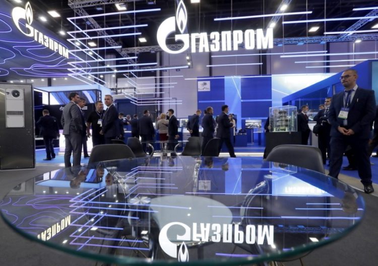 Εκθεσιακό περίπτερο της ρωσικής Gazprom 
σε διεθνή έκθεση για την αγορά του φυσικού αερίου, στην Αγία Πετρούπολη (φωτ.: EPA/ANATOLY MALTSEV)